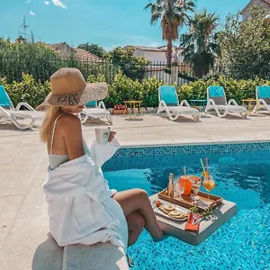 Agava Lux Rooms&pool Guest house