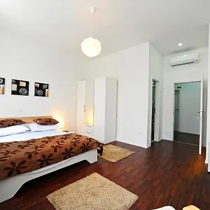 Valenti Bed & Breakfast